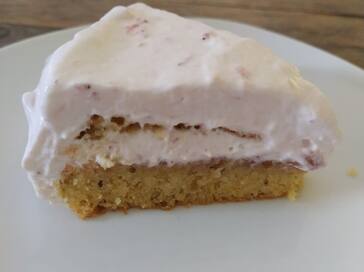 Photo recette Génoise amandes et pistaches, chantilly fraise