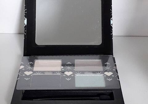 Bijoux, accessoires palette maquillage