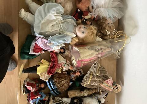 Collection lot de poupées costumes traditionnels & porcelaine