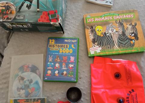 Divers jeu, puzzle, brassards, etc