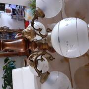 Divers lustre, et table de nuit