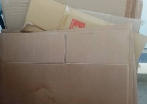 Divers cartons de déménagement