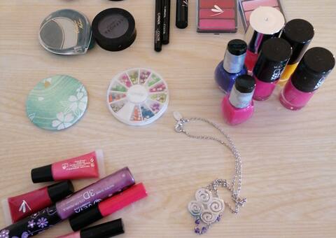 Divers maquillage et accessoires très très peu utilisé
