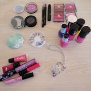 Divers maquillage et accessoires très très peu utilisé