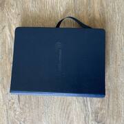 Divers classeurs A5 avec pochettes plastiques + stylos