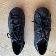 Divers chaussures à usage thérapeutique,