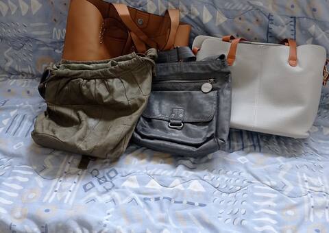 Divers foulards,sacs à mains,draps housse
