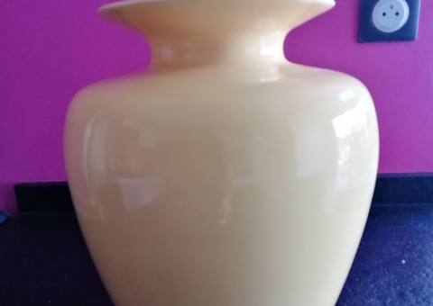 Divers vase jaune