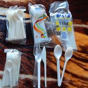 Divers couverts en plastiquess