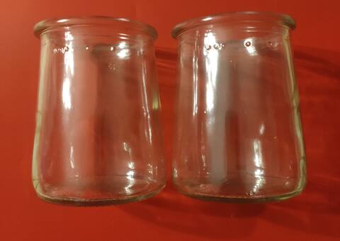 Divers pots yaourt en verre