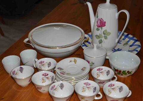 Divers tasses soucoupes