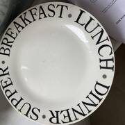 Divers vaisselle - 4 grandes assiettes pour tous les jours