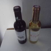 Divers deux petites bouteilles de vins