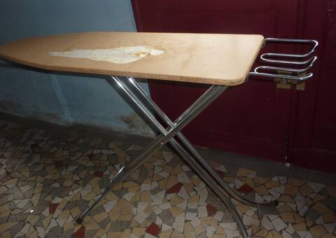 Electroménager table à repasser