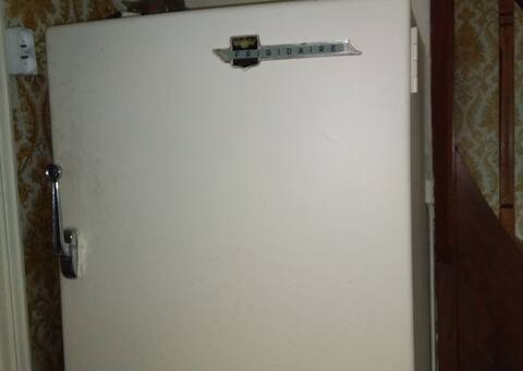 Electroménager un réfrigérateurde marque FRIGIDAIRE .