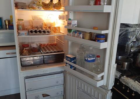 Electroménager un grand Frigo combiné