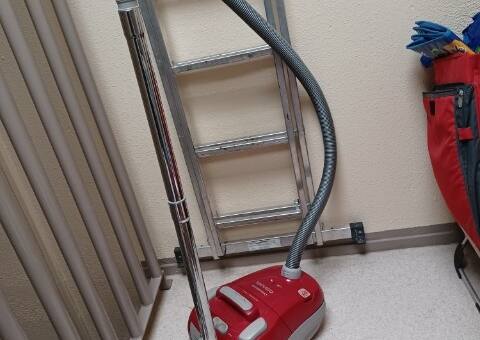 Electroménager aspirateur tornado avec brosse neuve