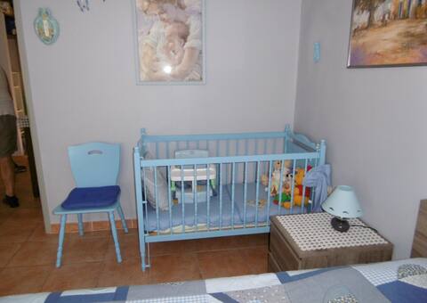 Equipements pour Bébé, Enfants, Puériculture lit de bébé avec son sommier , son matelas