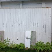 Ferraille, métaux divers porte de garage