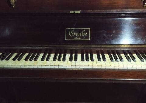 Instruments de musique piano droit ancien