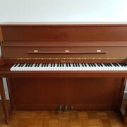 Instruments de musique piano droit Gaveau fin des années 80 en très bon état.