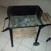 Mobilier 2 barbecues avec un sac de charbon