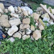 Jardinage pierres et terre de remblais