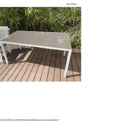 Meubles table de jardin et 4 chaises