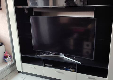 Meubles meuble TV noir et blanc avec vitrine