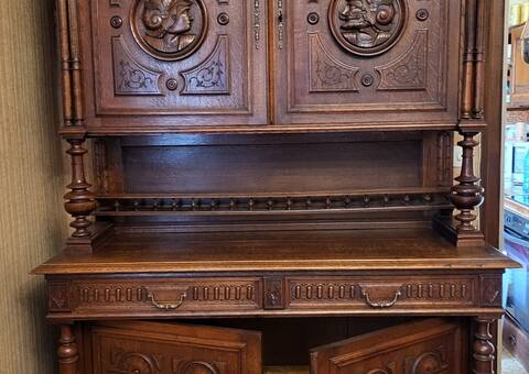Meubles vaisselier chêne massif style Henri IV - En très bon état