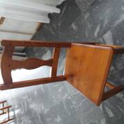 Meubles lits, chaises, tapis et miroir