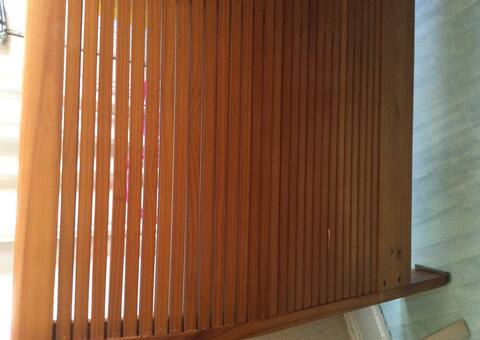 Meubles tête de lit 160 cm en bois massif style persienne