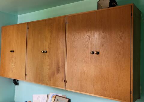 Meubles placards hauts en bois massif