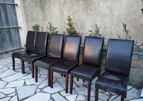 Meubles 6 chaises, structure en bon état, revêtement en cuir de synthèse
