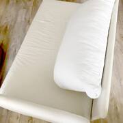 Meubles canapé blanc avec coussin :