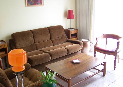 Meubles canapé 3 places + 2 fauteuils en velours côtelé avec sa table basse