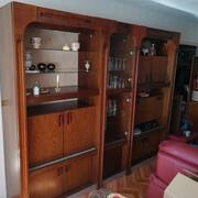 Mobilier grand buffet living en bois brun foncé, bon état
