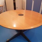 Mobilier magnifique bureau en bois clair de très bonne qualité