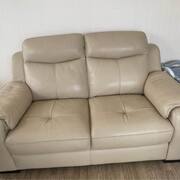 Mobilier canapé en cuir beige 2 places