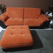 Mobilier canapé 3 places avec pouf