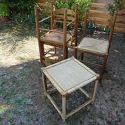 Mobilier chaise. petite table