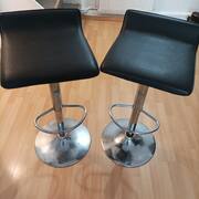Mobilier 2 tabourets bar