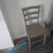 Mobilier chaises en bois et similicuir