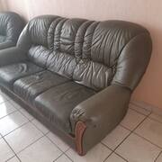 Mobilier canapé 3 place simili cuir vert + bois + fauteuil