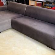 Mobilier grand canapé en tissu marron