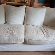 Mobilier un canapé 3 places en tissu couleur beige