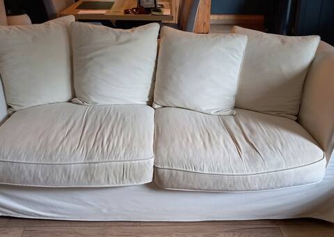 Mobilier un canapé 3 places en tissu couleur beige
