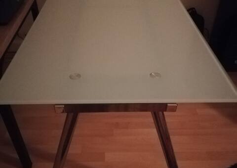 Mobilier table en verre sur Paris