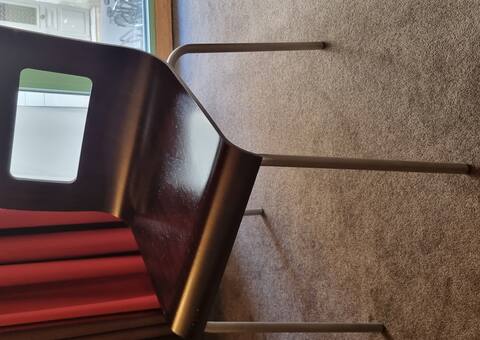 Mobilier chaises marrons à donner