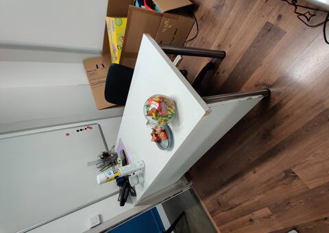 Mobilier chaises et bureaux